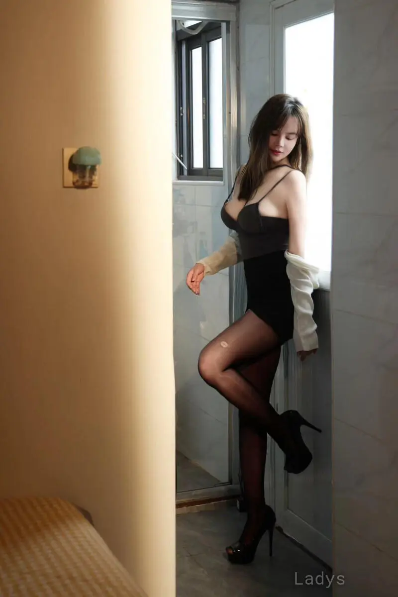 New, 23 years beautiful nude Salmiya escorts girl, height 159 sm, Weight 46 kg