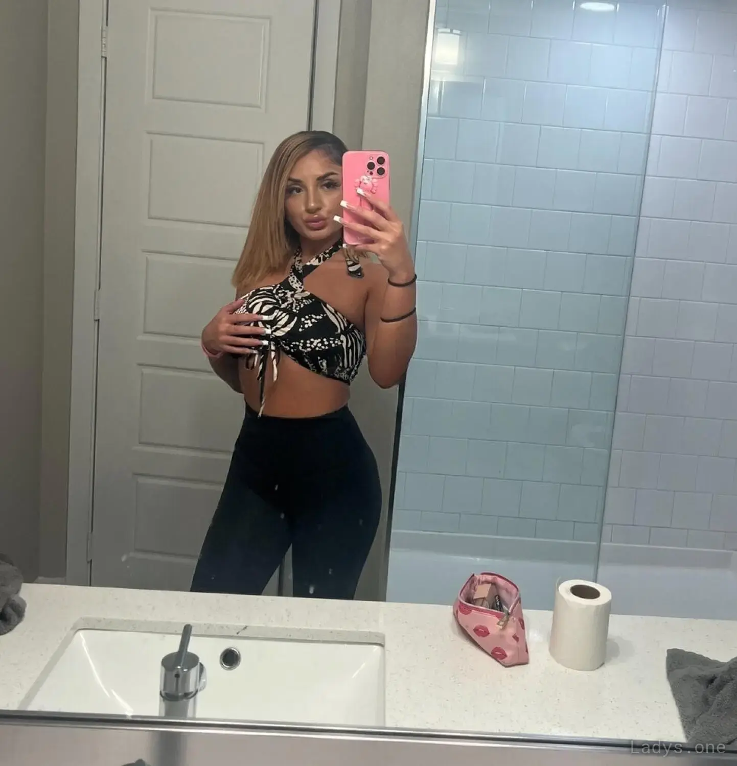 YASMIN STAR, 24 years beautiful nude San Antonio escorts girl, height 161 sm, Weight 57 kg