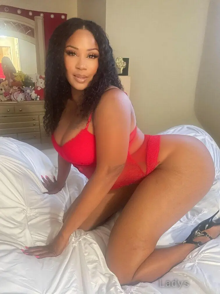 MARIAH, 34 years old San Diego escort girl with big tits, height 165 sm, Weight 66 kg