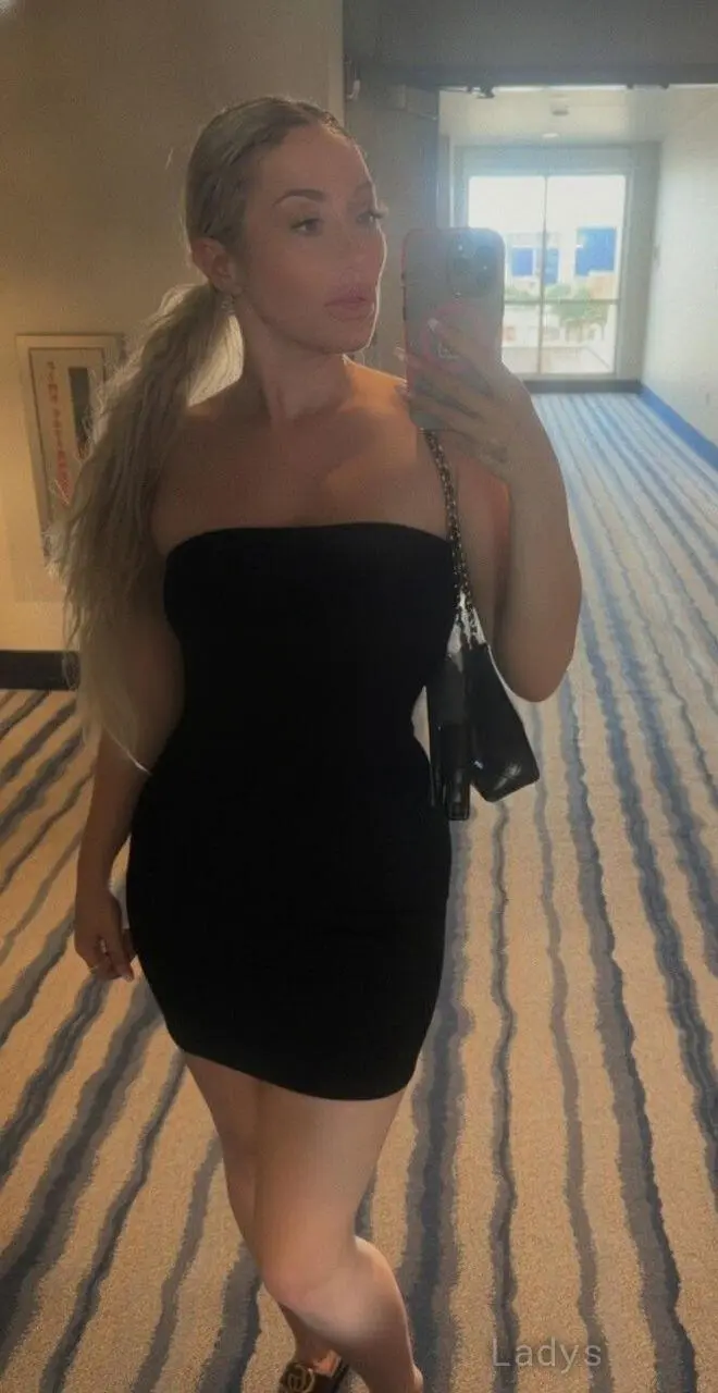 Chloe, 26 years beautiful nude San Diego escorts girl, height 166 sm, Weight 57 kg