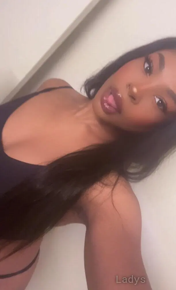 Cinnamon, 21 years beautiful nude San Diego escorts girl, height 174 sm, Weight 64 kg