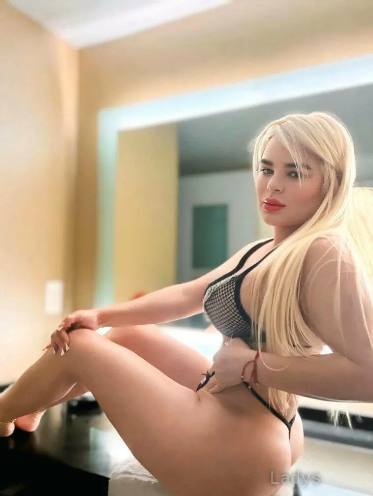 Emma, 22 years beautiful nude San Diego escorts girl, height 155 sm, Weight 56 kg