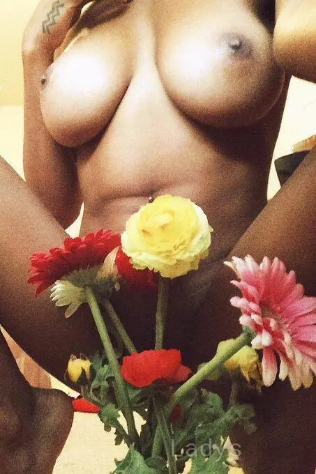 HEY DADDIES Your CHOCO WET P**Y Availabl, 34 years beautiful nude San Diego escorts girl, height 167 sm, Weight 56 kg