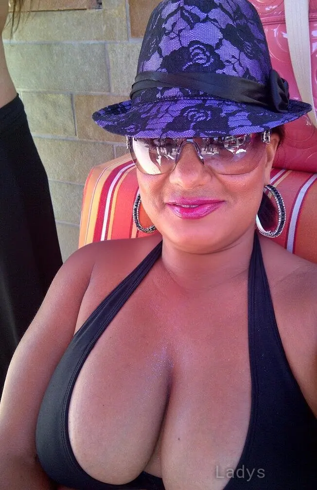 Jordan Angotti, 35 years beautiful nude San Diego escorts girl, height 163 sm, Weight 68 kg