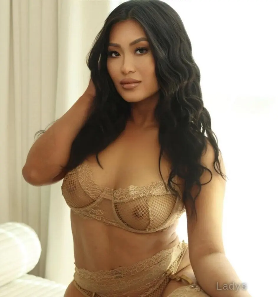 Lynn, 27 years beautiful nude San Diego escorts girl, height 162 sm, Weight 59 kg