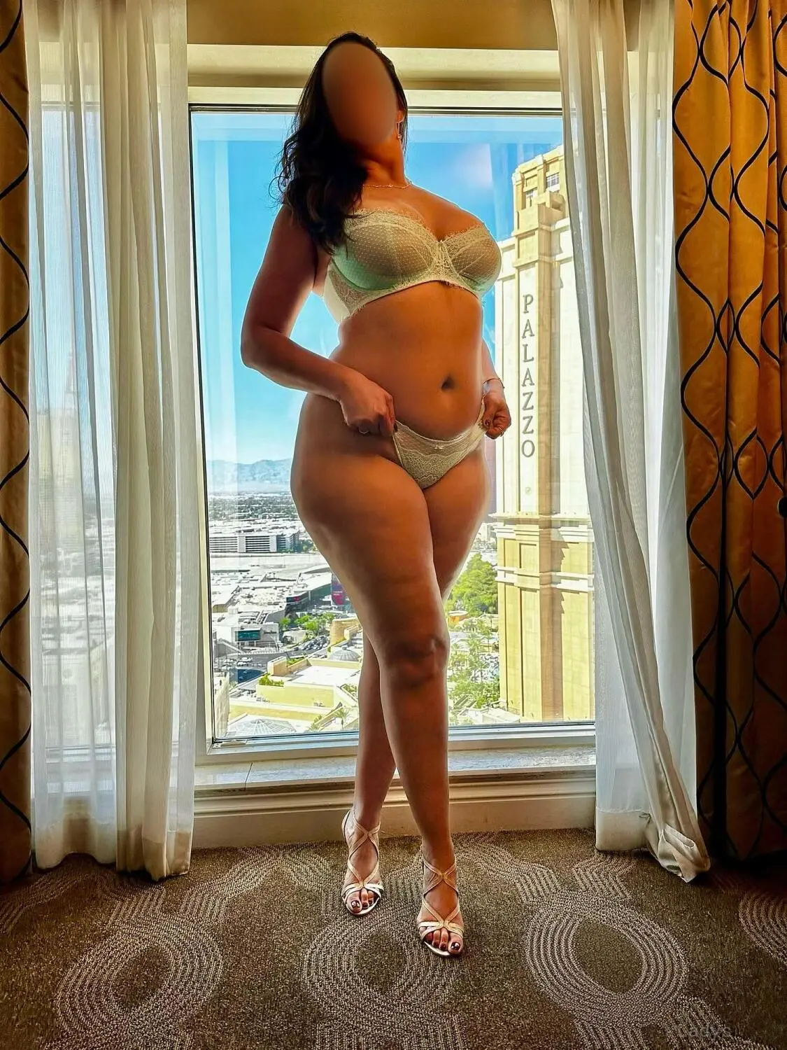 Nikki Delight, 34 years beautiful nude San Diego escorts girl, height 183 sm, Weight 66 kg