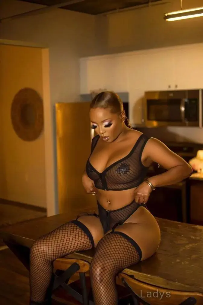 Rue, 26 years beautiful nude San Diego escorts girl, height 155 sm, Weight 68 kg
