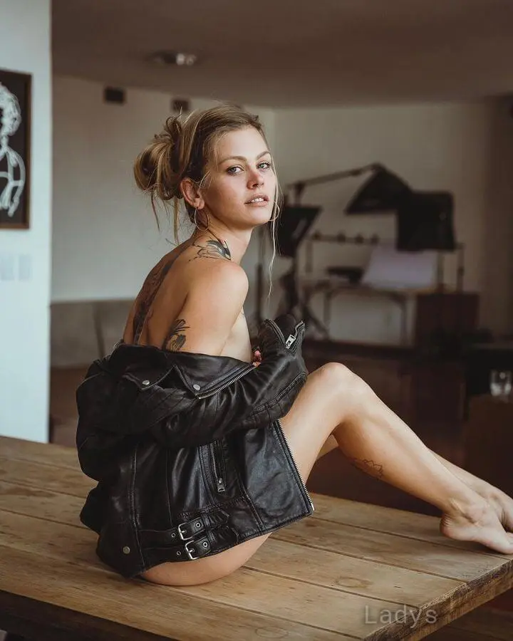 Sammm Next Door, 26 years beautiful nude San Diego escorts girl, height 168 sm, Weight 58 kg