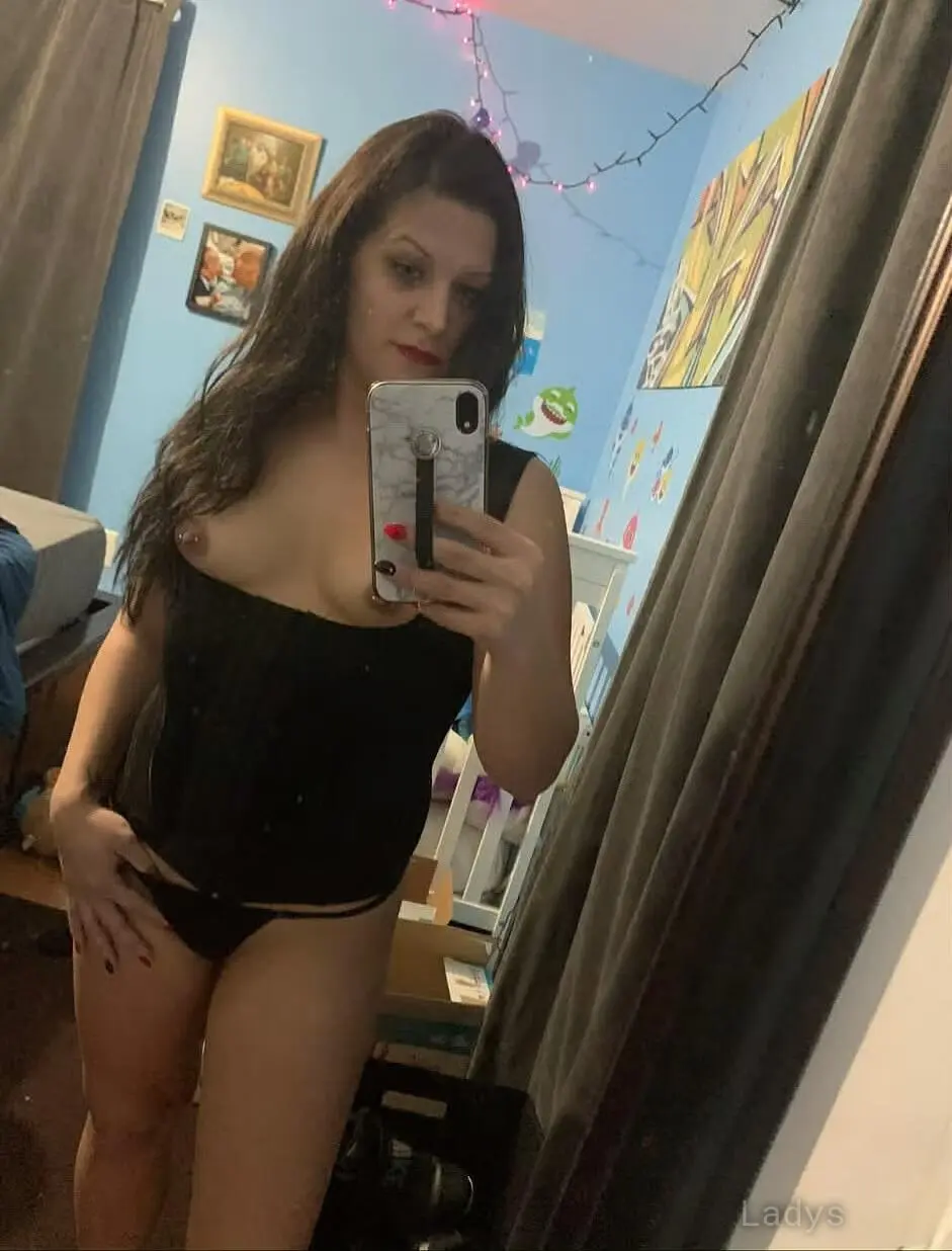 Sarah, 20 years beautiful nude San Diego escorts girl, height 155 sm, Weight 53 kg