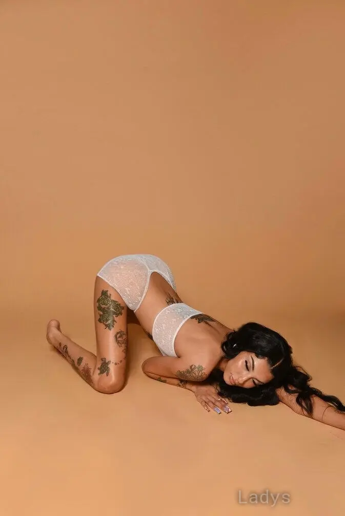 Sunshine, 22 years beautiful nude San Diego escorts girl, height 169 sm, Weight 52 kg