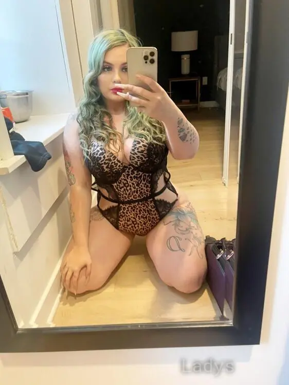 lindseyvip, 22 years beautiful nude San Fernando Valley escorts girl, height 158 sm, Weight 57 kg