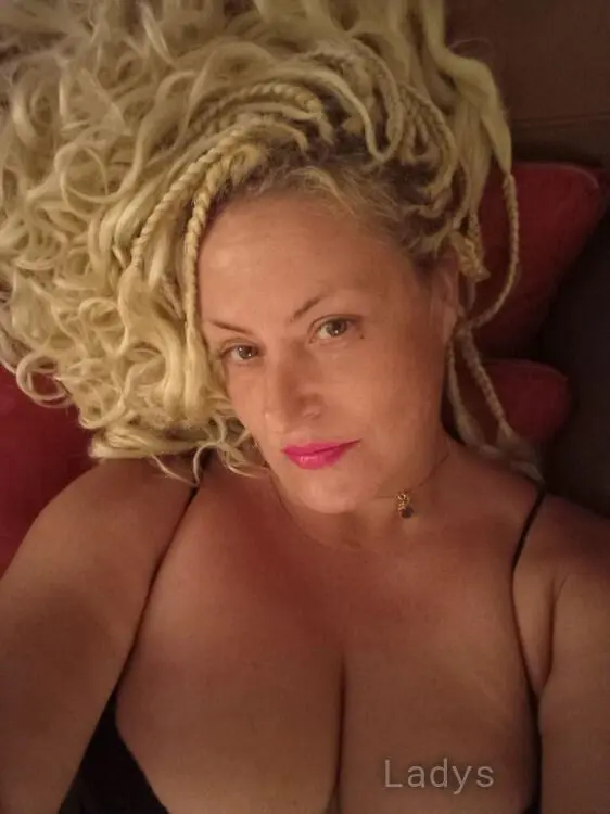 NikkiNikki, 40 years beautiful nude San Fernando Valley escorts girl, height 170 sm, Weight 60 kg