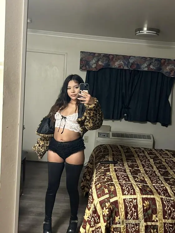 Vanessa2Saucy, 22 years beautiful nude San Fernando Valley escorts girl, height 151 sm, Weight 55 kg