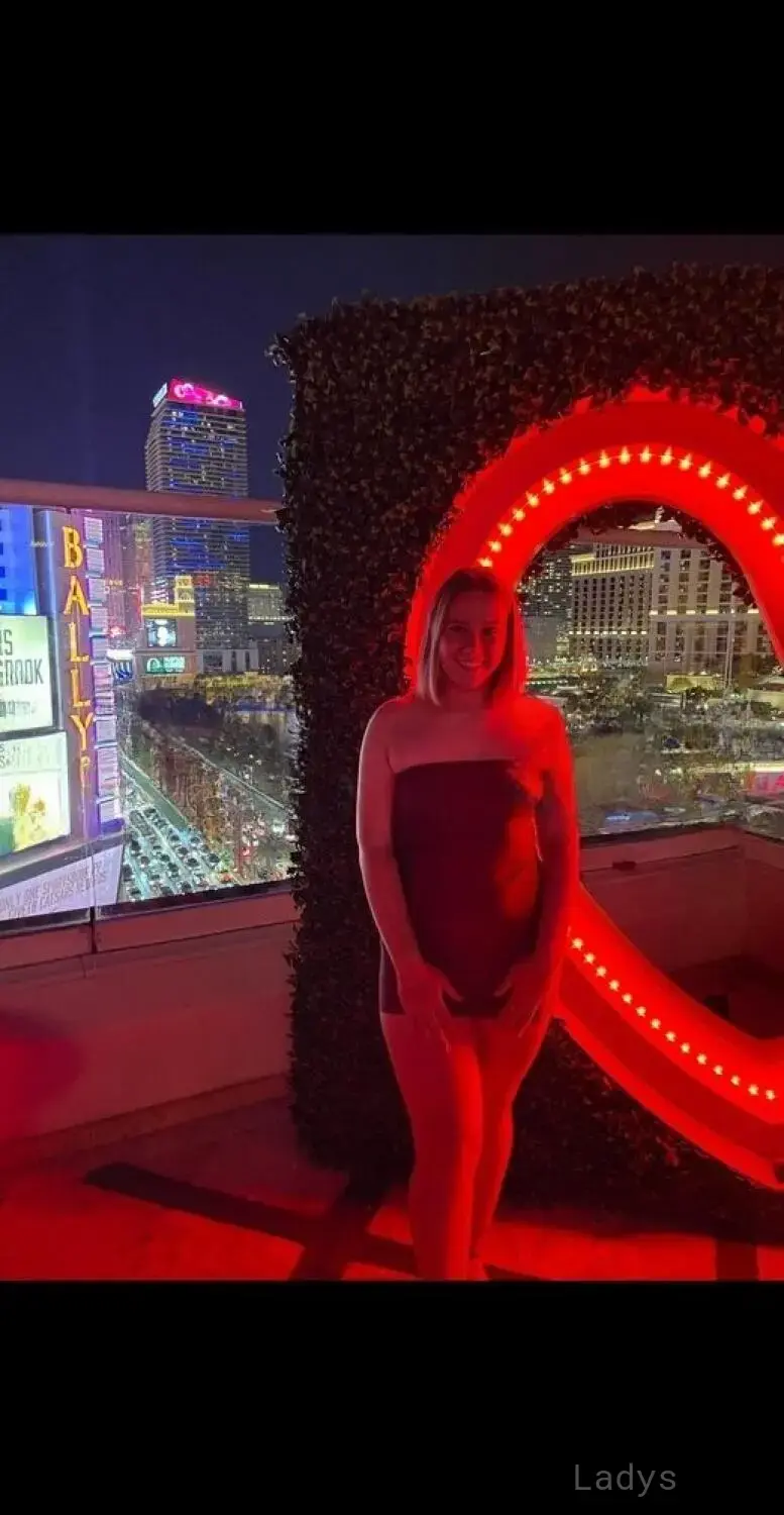 PAIGE, 25 years old San Francisco escort girl with big tits, height 175 sm, Weight 73 kg