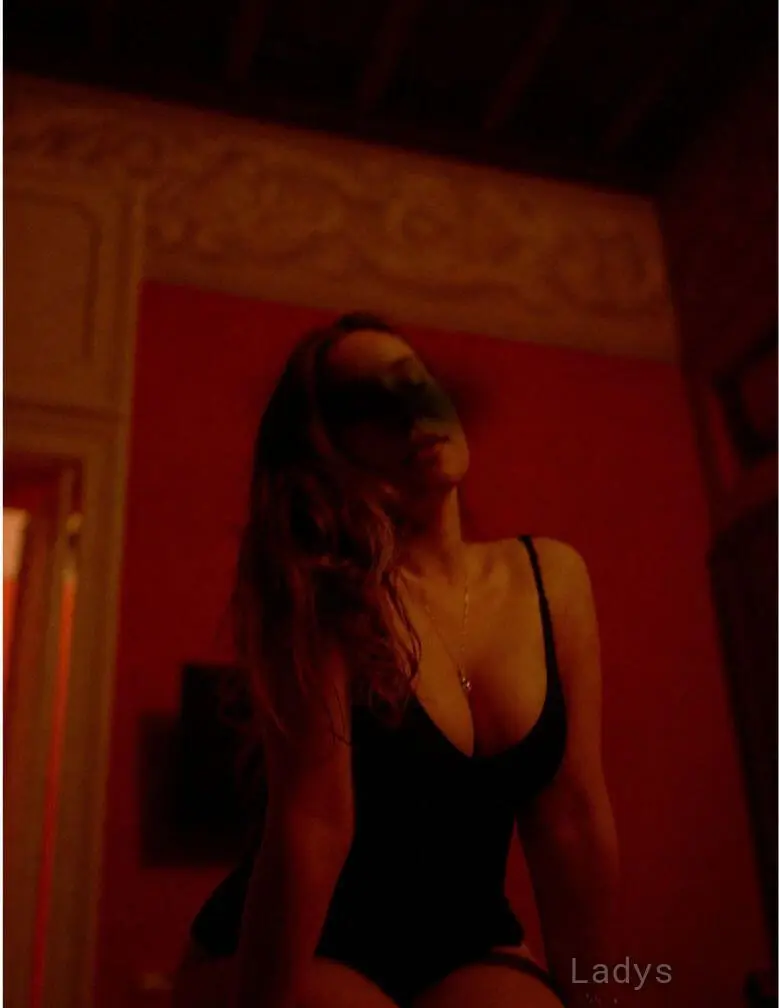 Sabrina Piper, 27 years beautiful nude San Francisco escorts girl, height 165 sm, Weight 68 kg