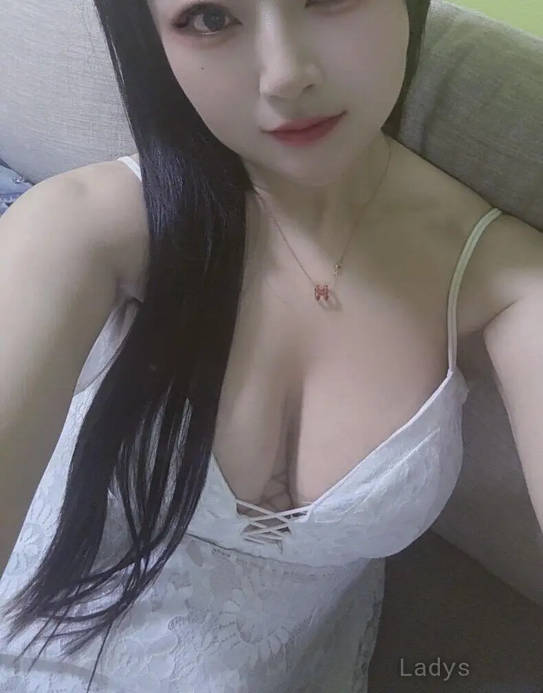 Vivian San, 22 years beautiful nude San Francisco escorts girl, height 163 sm, Weight 45 kg