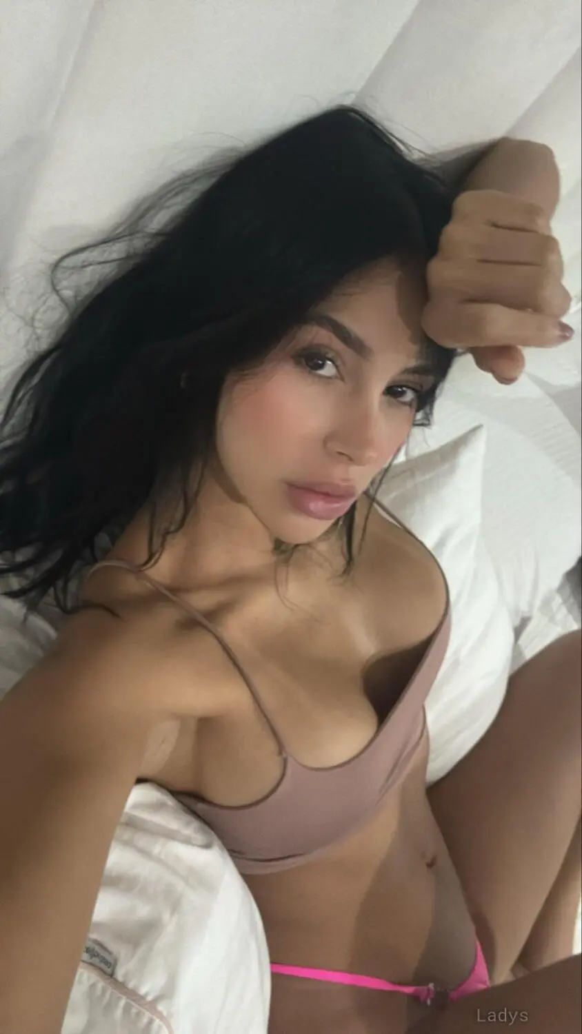 Erika Maëva, 27 years asian escorts girl, height 177 sm, Weight 75 kg, Sankt Gallen eacort