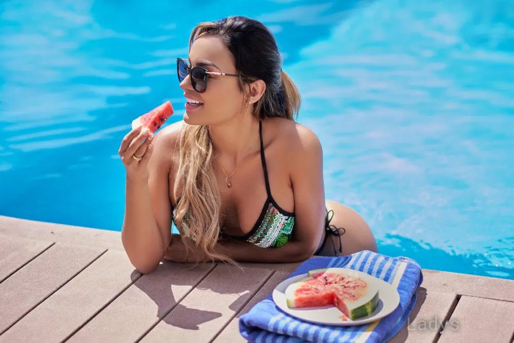 Mariana, 26 years beautiful nude Santiago de Chile escorts girl, height 166 sm, Weight 65 kg