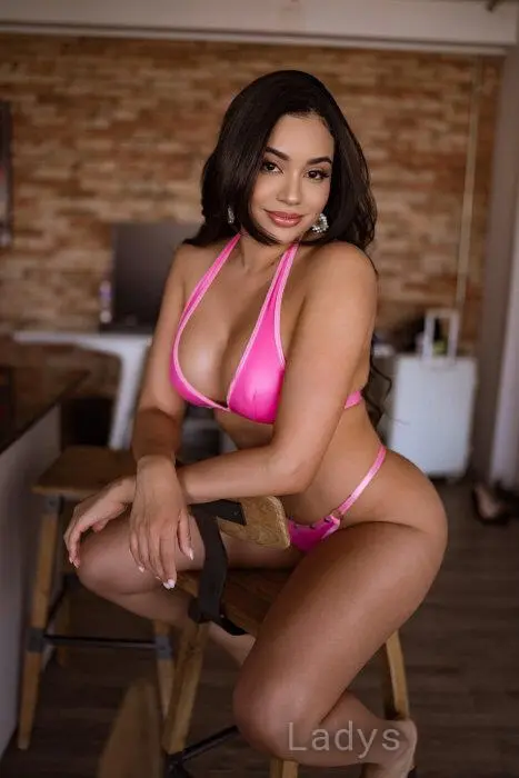 Laura, 27 years beautiful nude Sao Paulo escorts girl, height 164 sm, Weight 56 kg