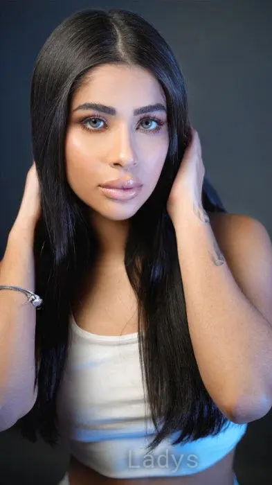 Laura Campos, 19 years beautiful nude Sao Paulo escorts girl, height 161 sm, Weight 50 kg