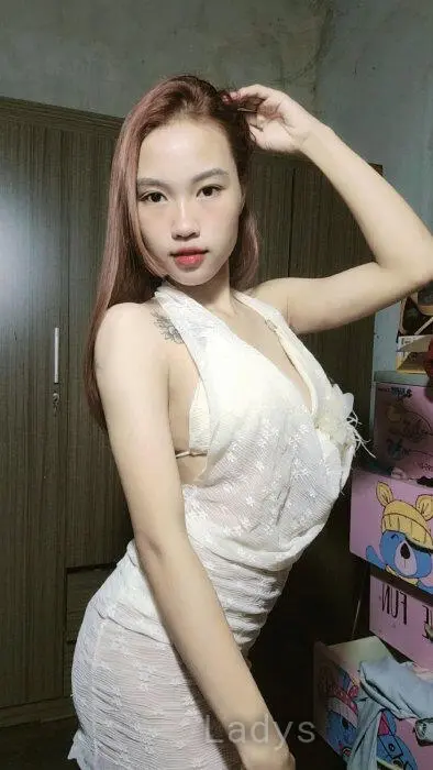 Lisa Anh, 24 years beautiful nude Sarajevo escorts girl, height 163 sm, Weight 55 kg