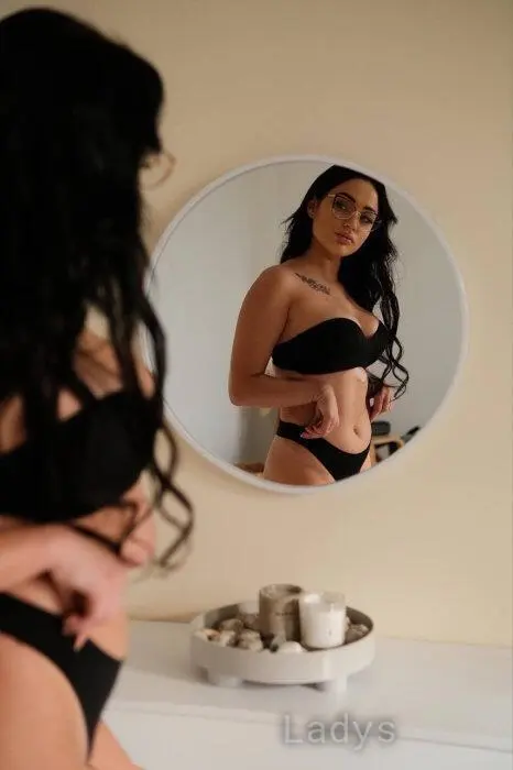 Sonya, 24 years beautiful nude Sarandë escorts girl, height 166 sm, Weight 53 kg