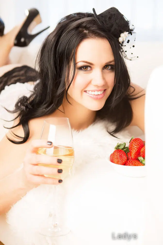 Araceli, 23 years beautiful nude Seattle escorts girl, height 156 sm, Weight 66 kg