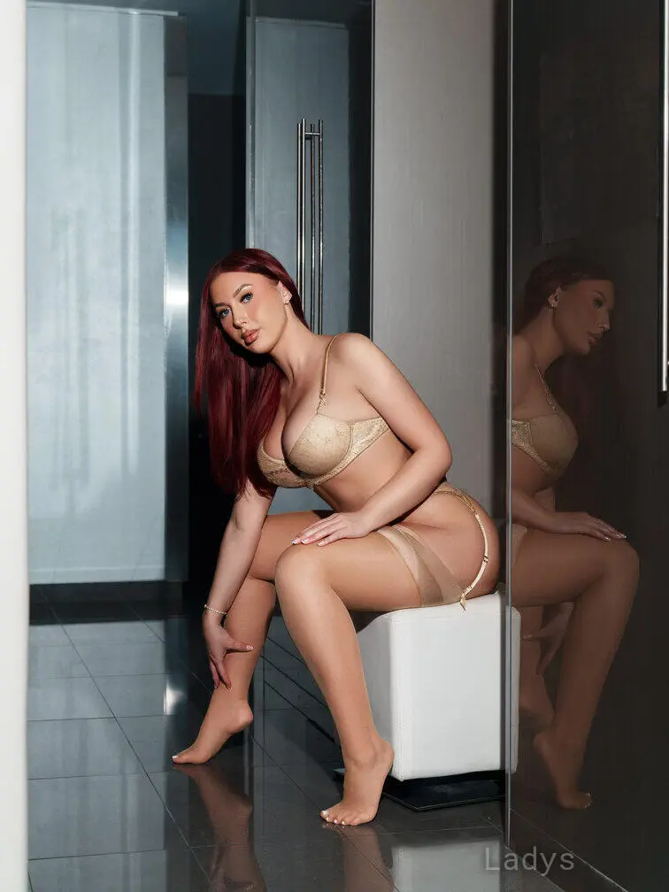 Camille, 28 years beautiful nude Seattle escorts girl, height 162 sm, Weight 59 kg