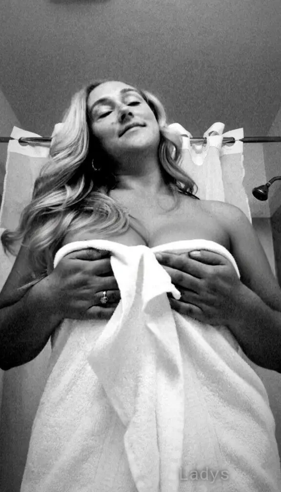 HAZEL.B, 36 years beautiful nude Seattle escorts girl, height 162 sm, Weight 75 kg