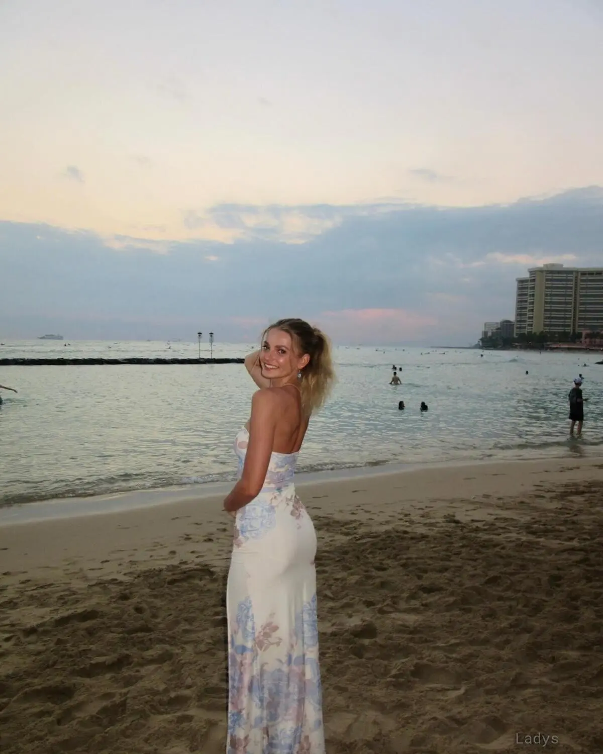 Lauren Grey, 23 years beautiful nude Seattle escorts girl, height 162 sm, Weight 63 kg
