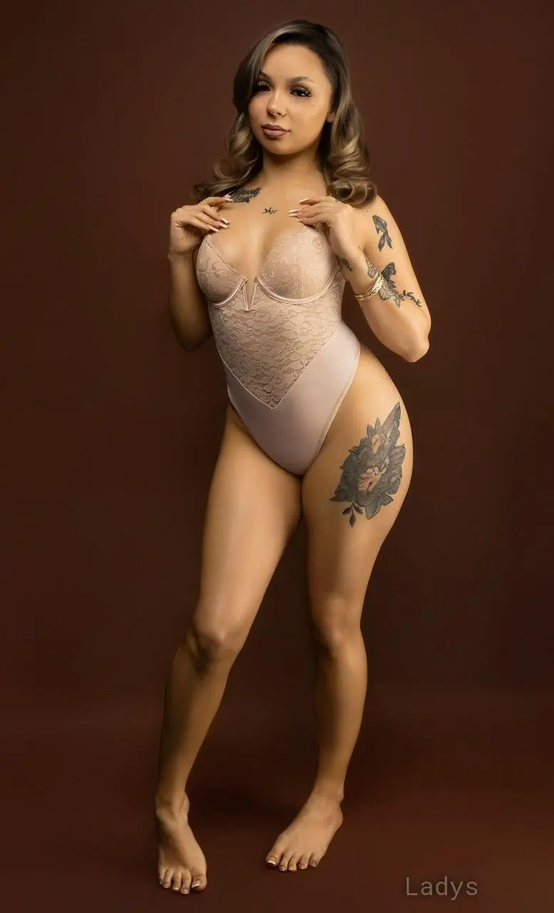 Layliaa Lovee, 23 years beautiful nude Seattle escorts girl, height 158 sm, Weight 55 kg
