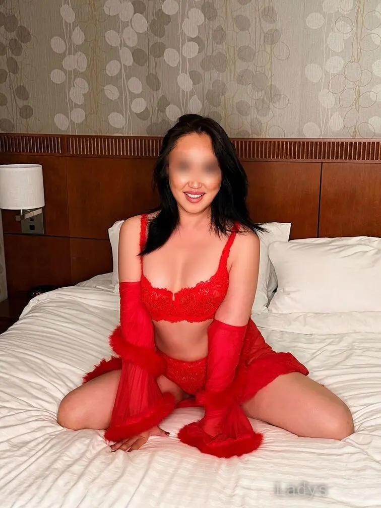 Mila Magic, 35 years beautiful nude Seattle escorts girl, height 165 sm, Weight 52 kg