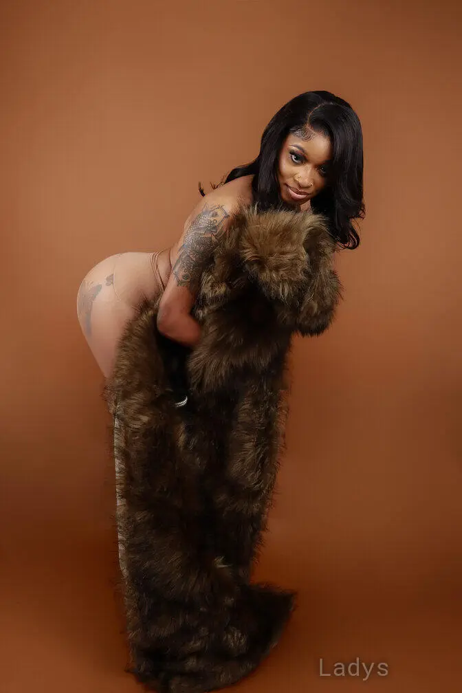 Ms Monae, 27 years beautiful nude Seattle escorts girl, height 152 sm, Weight 54 kg