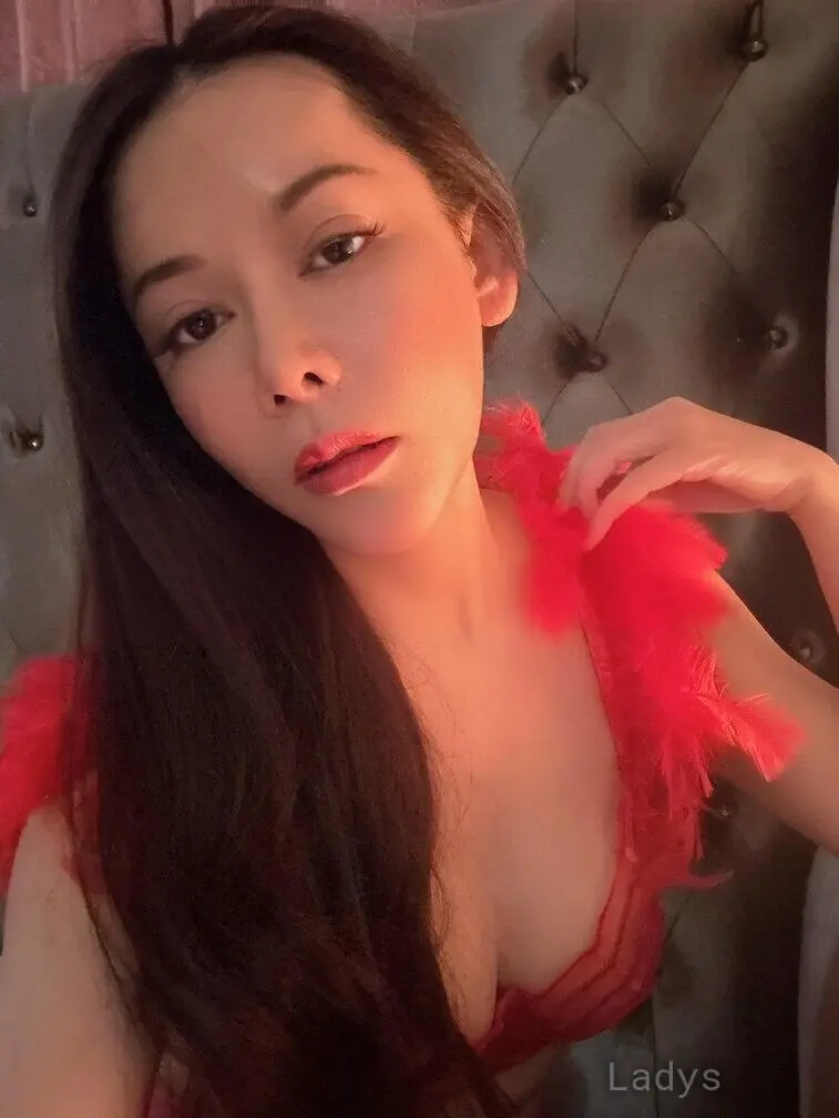 Zoey Thai, 26 years beautiful nude Seattle escorts girl, height 161 sm, Weight 46 kg