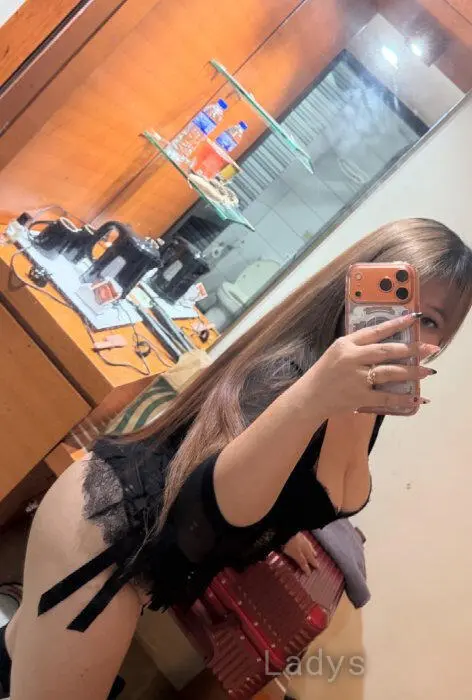 Jenny Masseuse, 27 years beautiful nude Semarang escorts girl, height 164 sm, Weight 60 kg