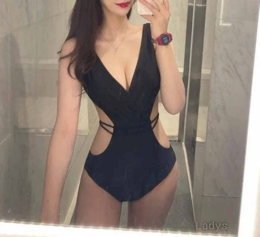 Jenny, 22 years old Seoul escort girl with big tits, height 162 sm, Weight kg
