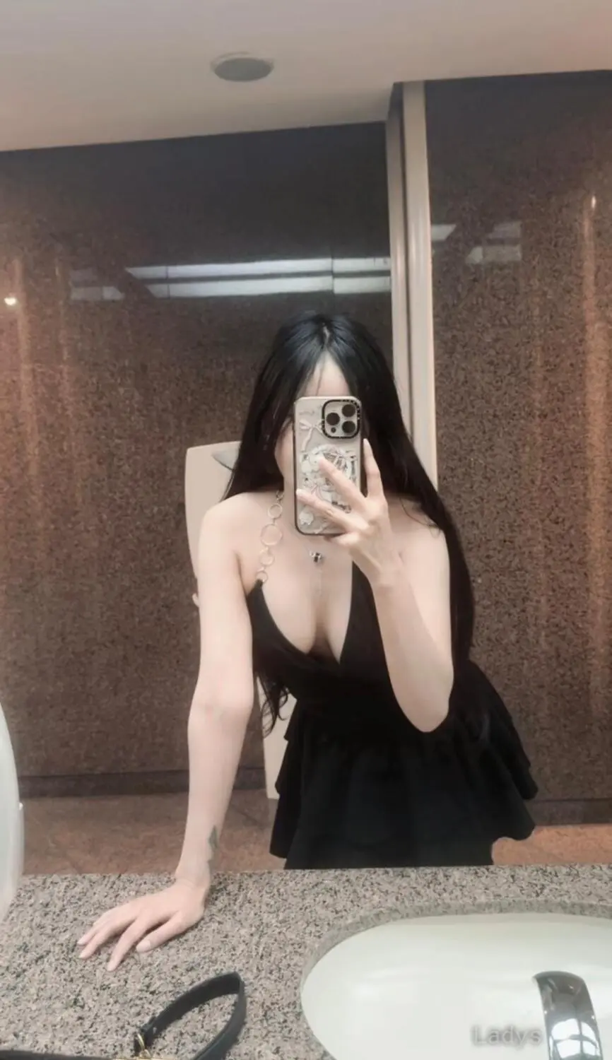 Yejin, 24 years old Seoul escort girl with big tits, height sm, Weight kg
