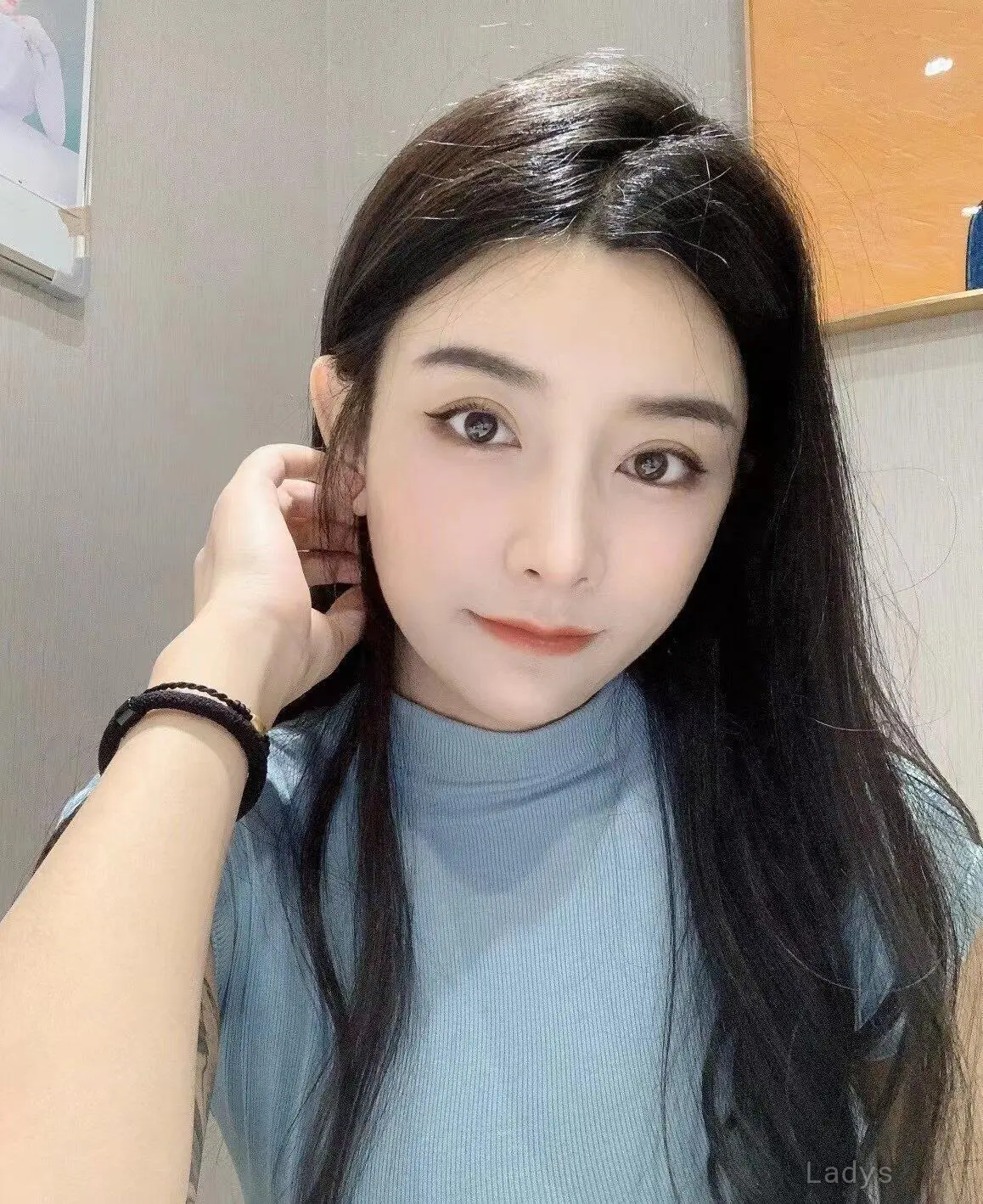 Bella, 25 years old Shanghai escort girl with big tits, height 165 sm, Weight kg