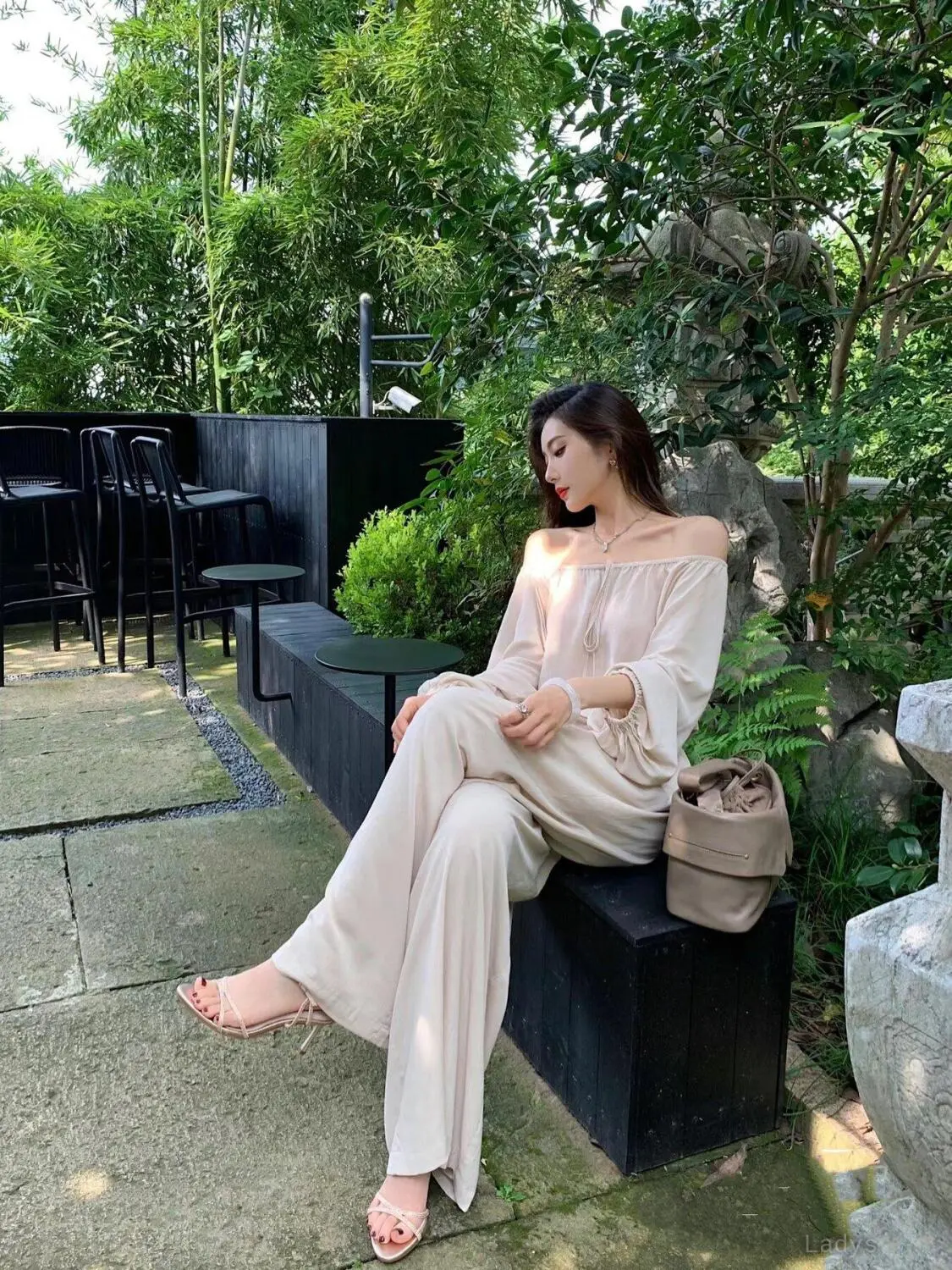 Coco, 25 years old Shanghai escort girl with big tits, height 165 sm, Weight kg