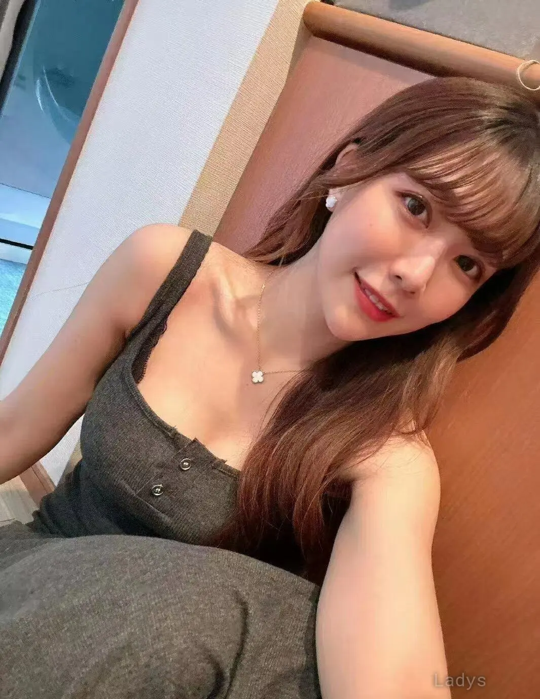 Yomi, 23 years old Shanghai escort girl with big tits, height 165 sm, Weight kg