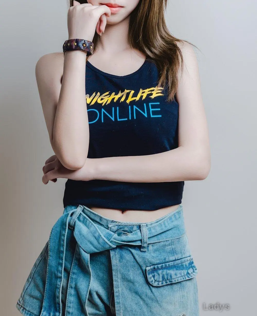 Daisy, 18 years beautiful nude Shanghai escorts girl, height 157 sm, Weight kg