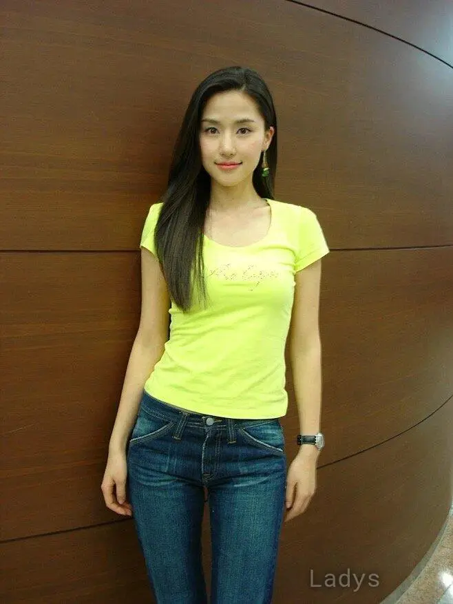 Vicky, 21 years beautiful nude Shanghai escorts girl, height 166 sm, Weight  kg