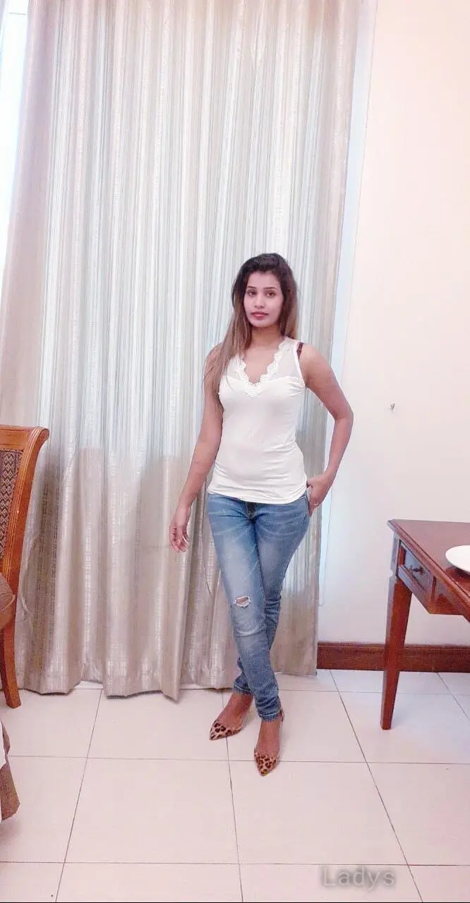 Kiran, 21 years old Sharjah escort girl with big tits, height 166 sm, Weight  kg
