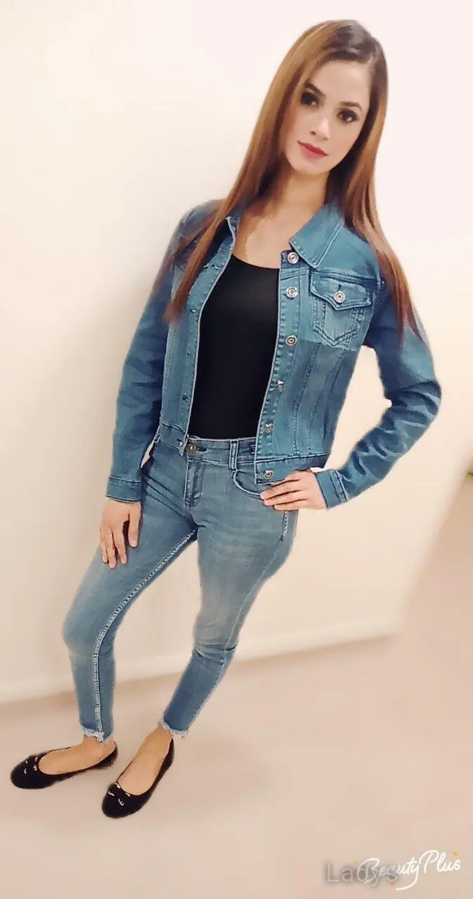 Pooja, 22 years old Sharjah escort girl with big tits, height 167 sm, Weight kg