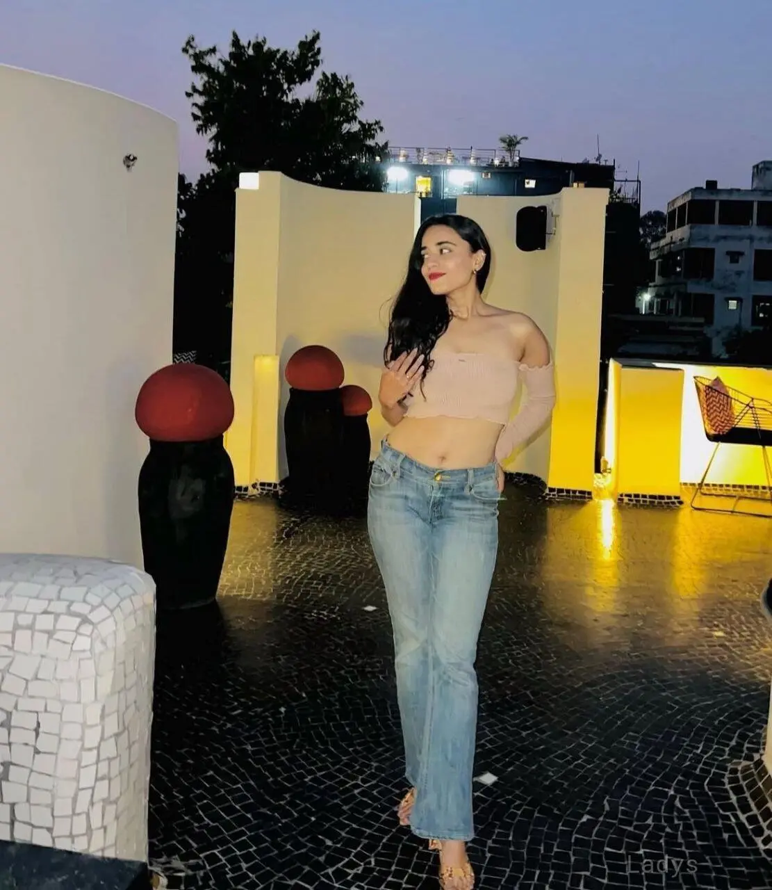 Vinnie, 23 years old Sharjah escort girl with big tits, height 154 sm, Weight  kg