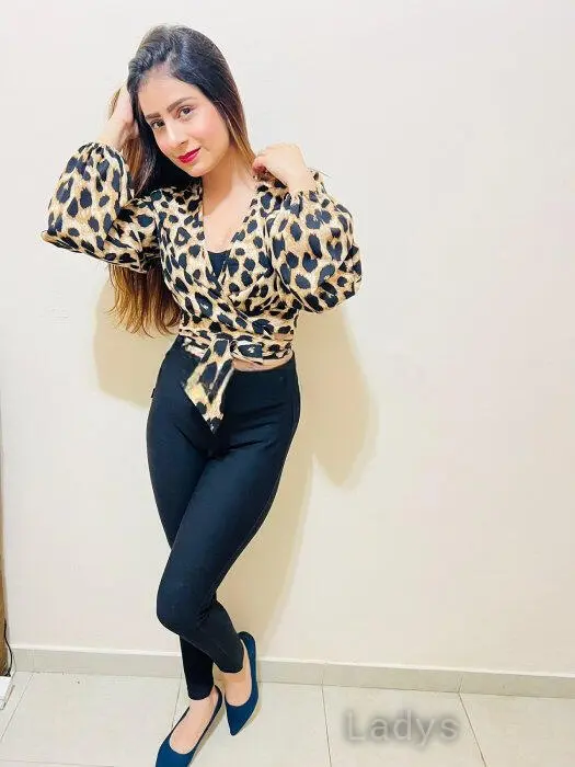 Akansha, 24 years beautiful nude Sharjah escorts girl, height 166 sm, Weight 53 kg