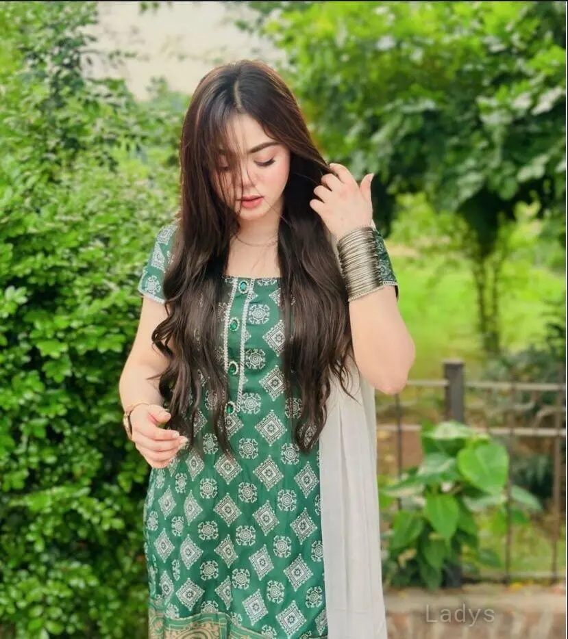 Amrita, 21 years beautiful nude Sharjah escorts girl, height 170 sm, Weight  kg