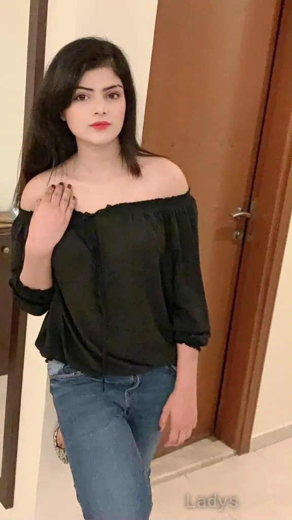 Arzoo, 23 years beautiful nude Sharjah escorts girl, height 166 sm, Weight  kg