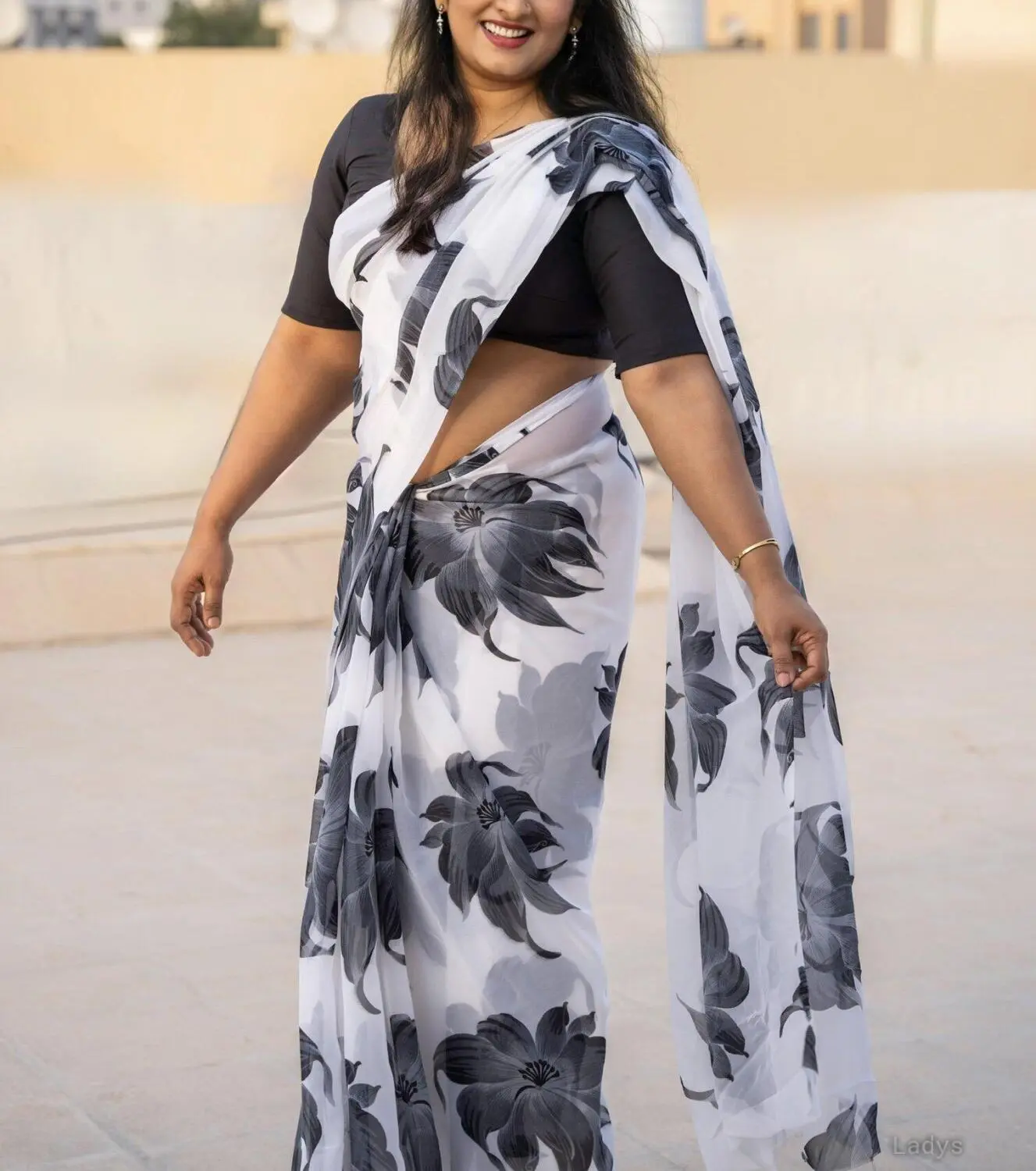 Diviya, 30 years beautiful nude Sharjah escorts girl, height sm, Weight kg