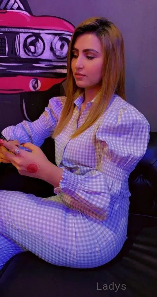 Katherine, 20 years beautiful nude Sharjah escorts girl, height 178 sm, Weight kg
